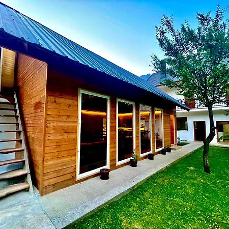 Lazer Cardaku Guesthouse Вальбоне Екстер'єр фото