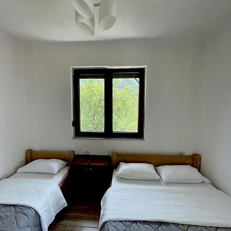 Lazer Cardaku Guesthouse Вальбоне Екстер'єр фото