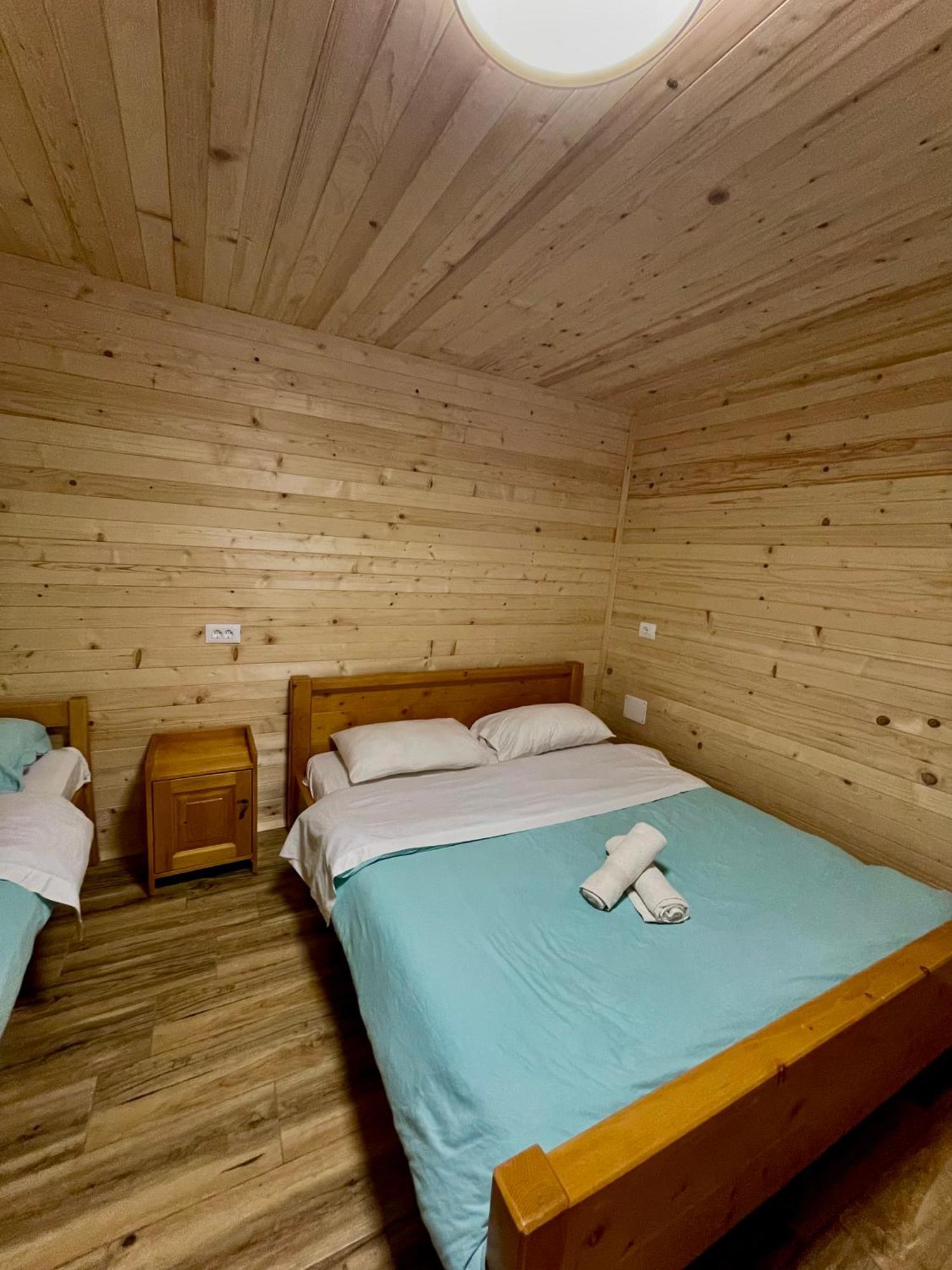 Lazer Cardaku Guesthouse Вальбоне Екстер'єр фото