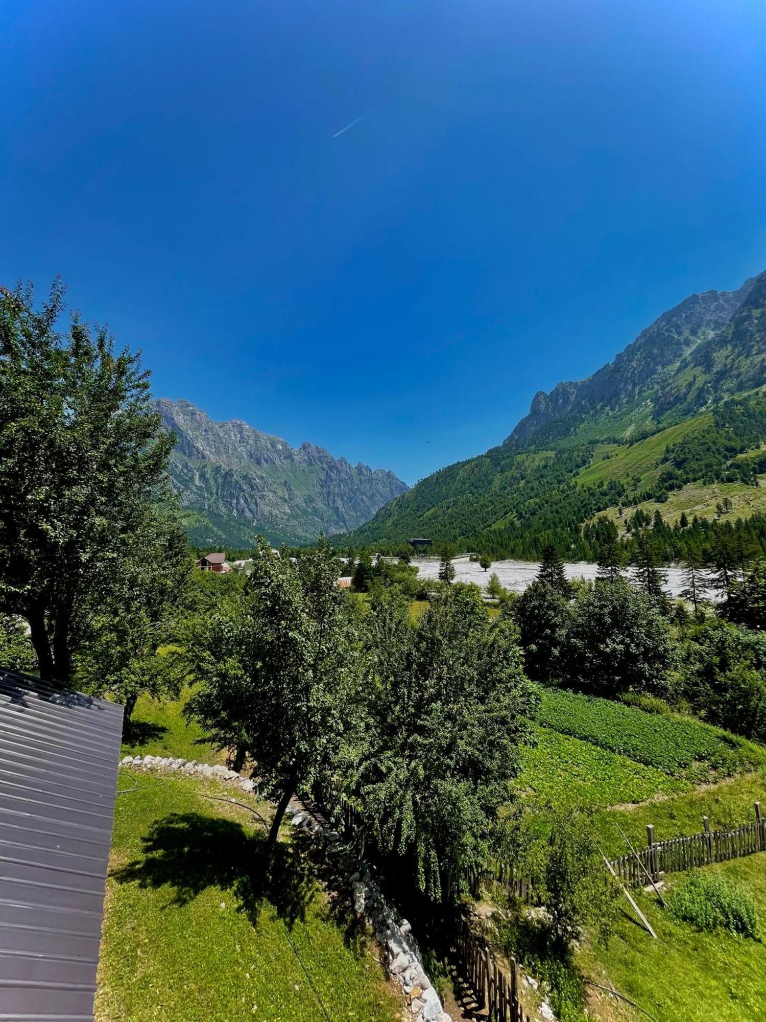 Lazer Cardaku Guesthouse Вальбоне Екстер'єр фото