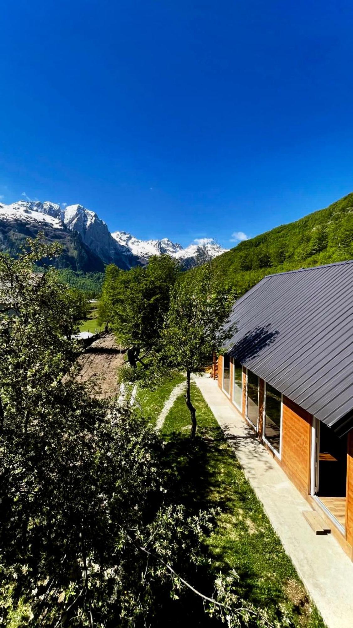 Lazer Cardaku Guesthouse Вальбоне Екстер'єр фото