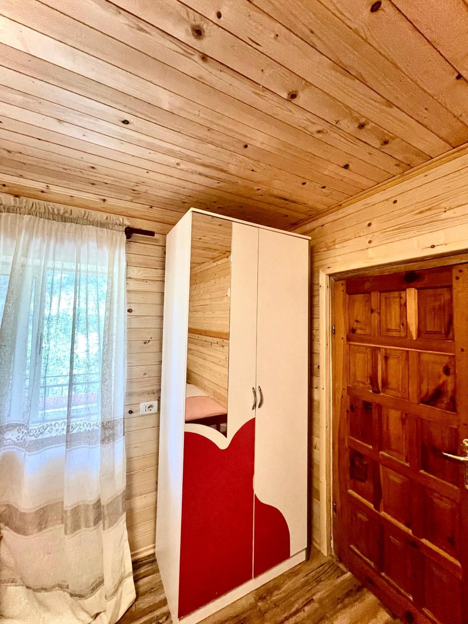 Lazer Cardaku Guesthouse Вальбоне Екстер'єр фото