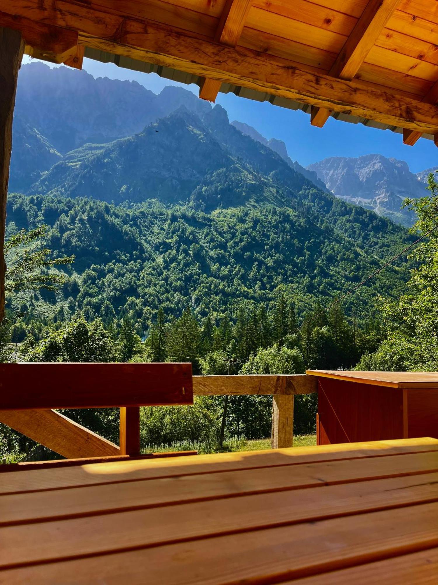 Lazer Cardaku Guesthouse Вальбоне Екстер'єр фото