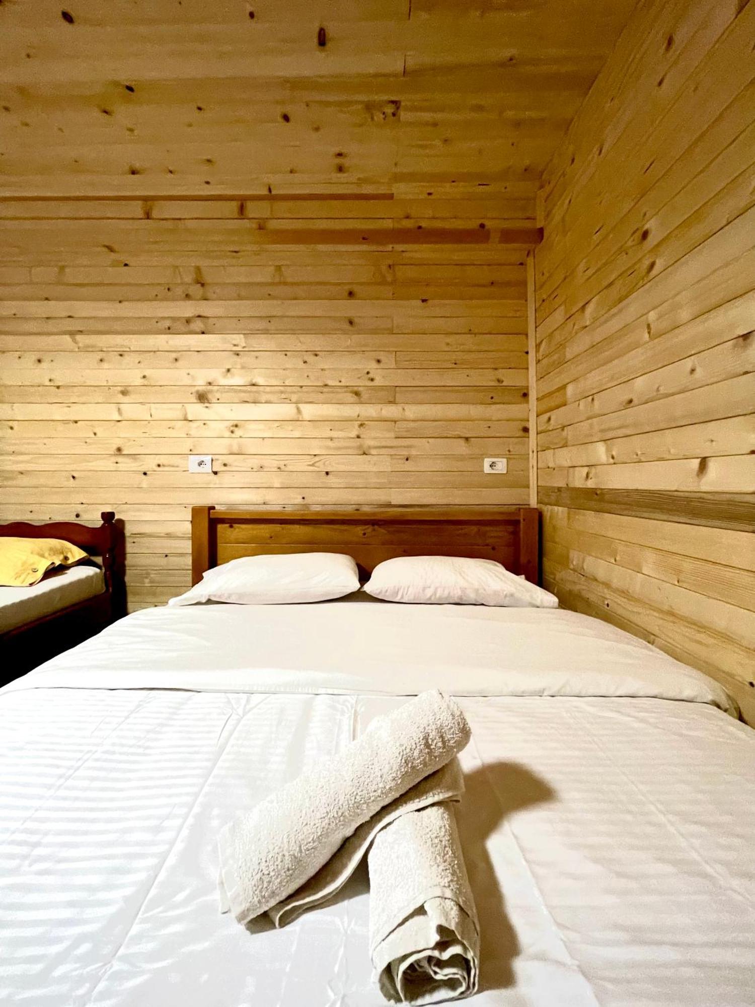 Lazer Cardaku Guesthouse Вальбоне Екстер'єр фото