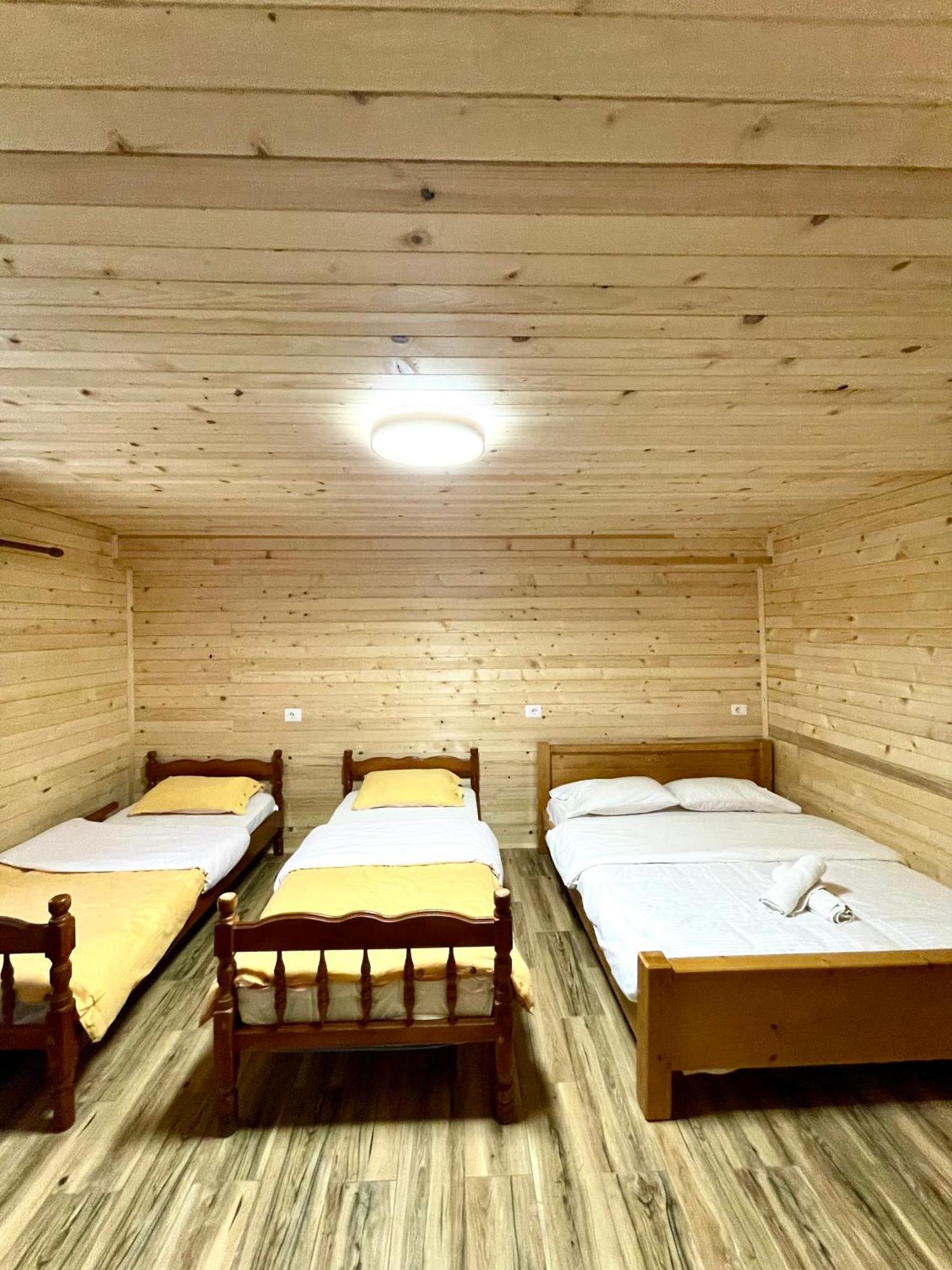 Lazer Cardaku Guesthouse Вальбоне Екстер'єр фото