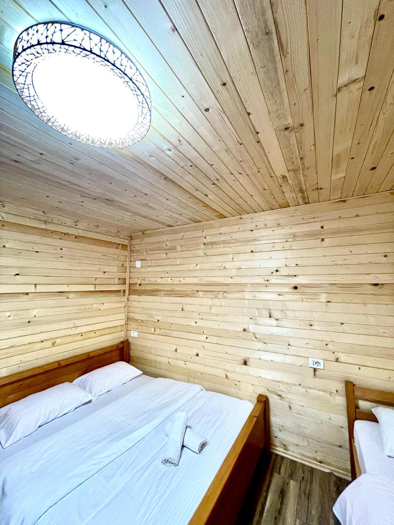 Lazer Cardaku Guesthouse Вальбоне Екстер'єр фото