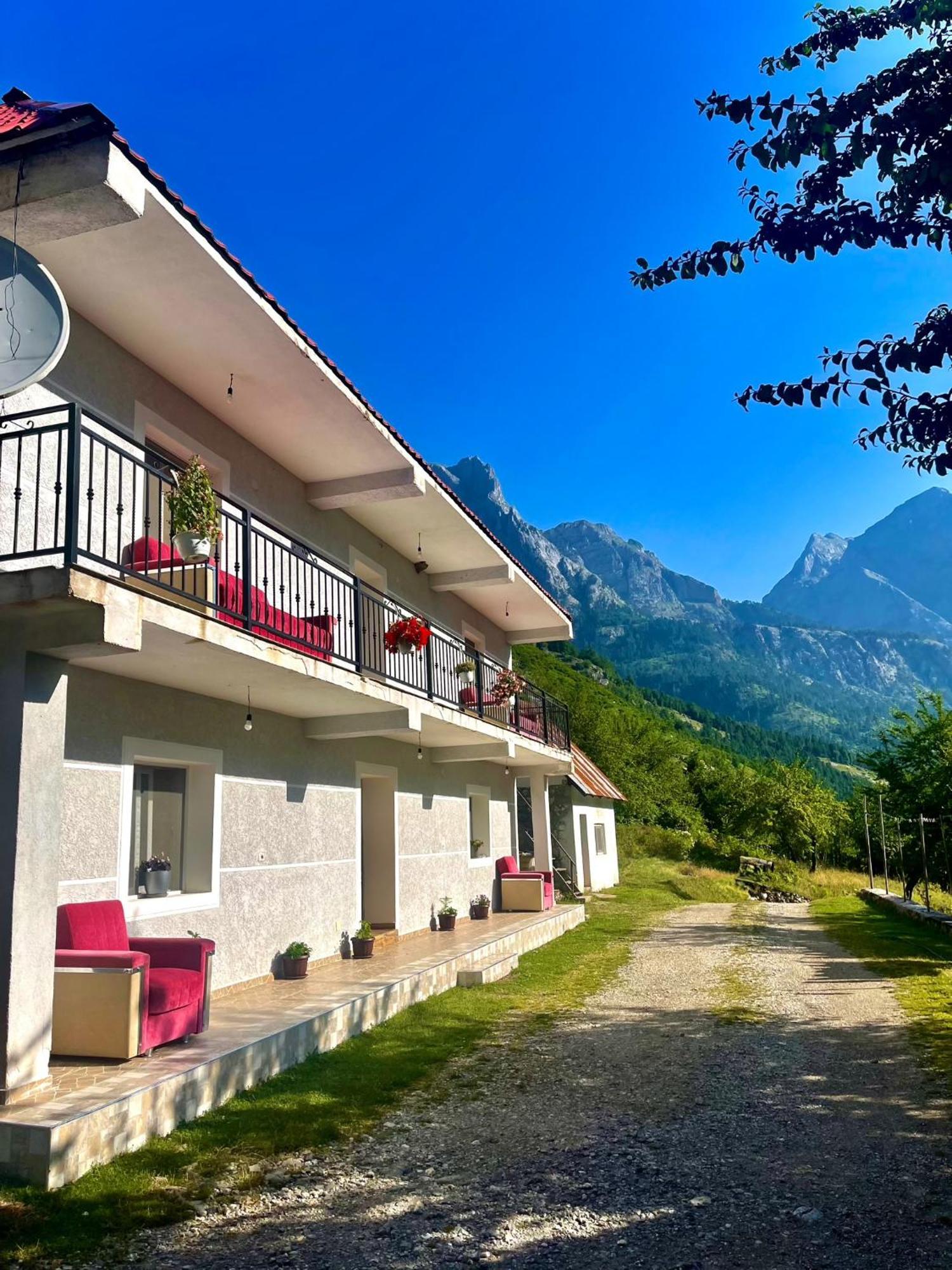 Lazer Cardaku Guesthouse Вальбоне Екстер'єр фото