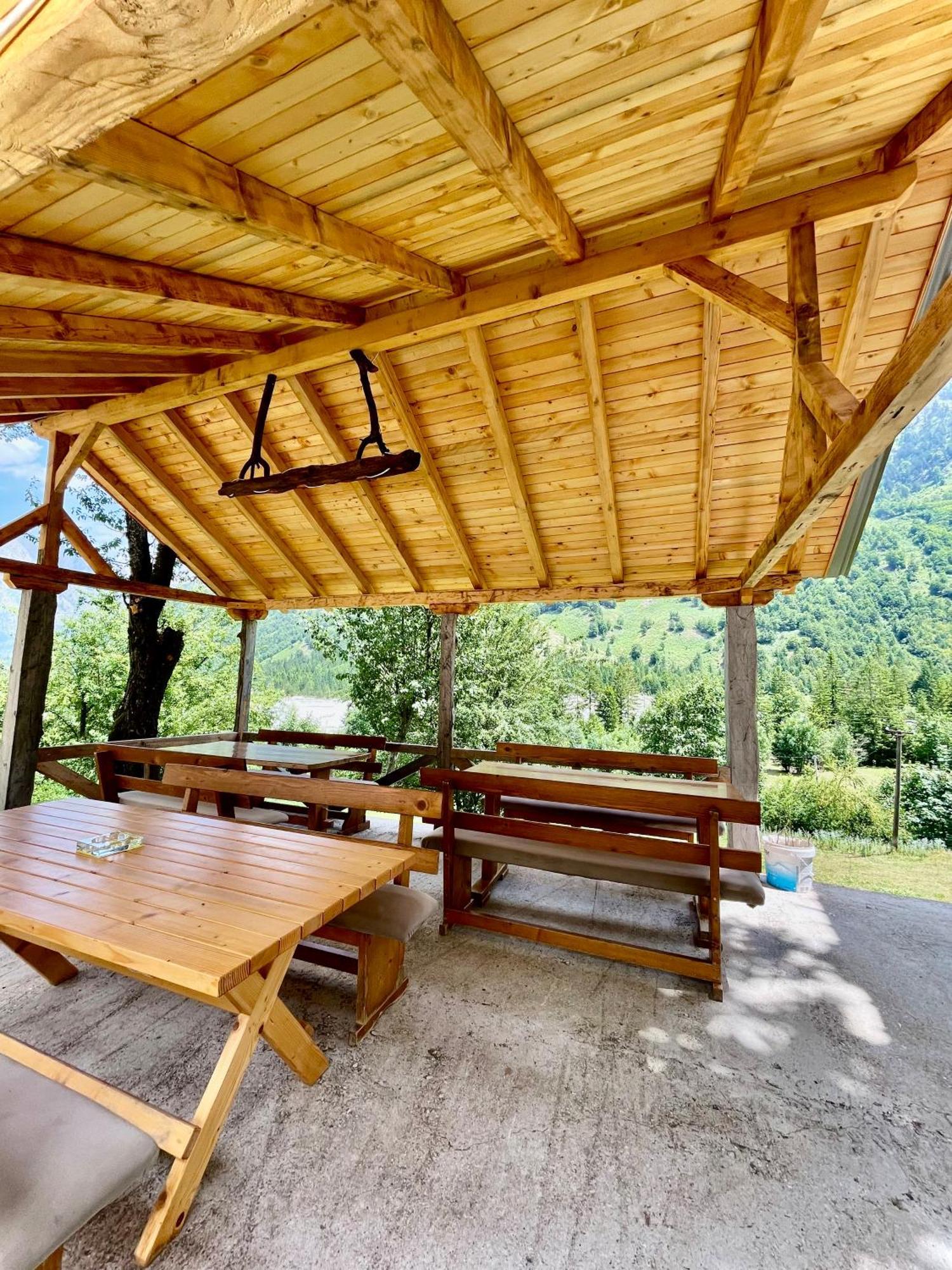 Lazer Cardaku Guesthouse Вальбоне Екстер'єр фото