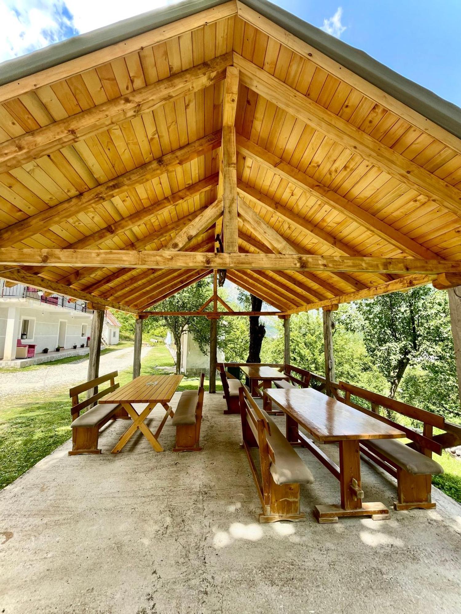Lazer Cardaku Guesthouse Вальбоне Екстер'єр фото